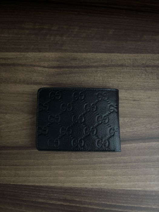 Полтфейл Gucci.