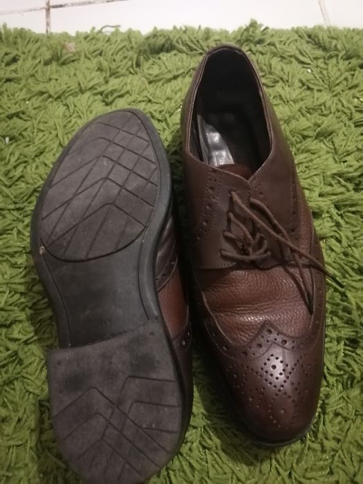 Vând pantofi barbatesti