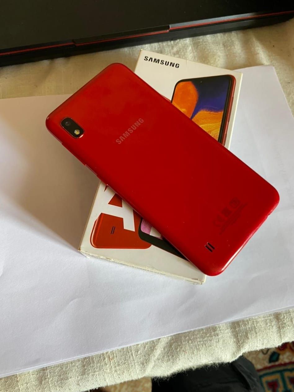 Samsung Galaxy A10 в хорошем состояний