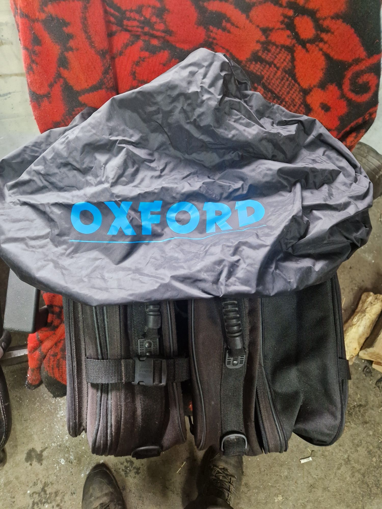 Vand 2 genti  OXFORD pentru bagaj motocicleta