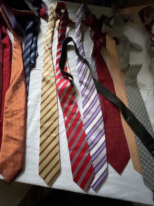 Cravate de firma conform pozelor