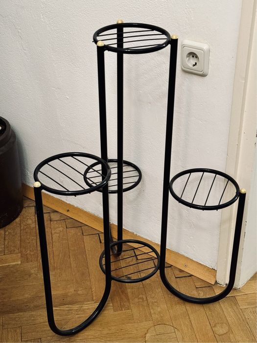 Цветарник за пет саксии