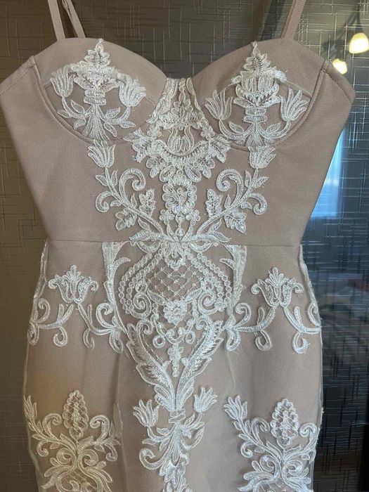 Официална рокля