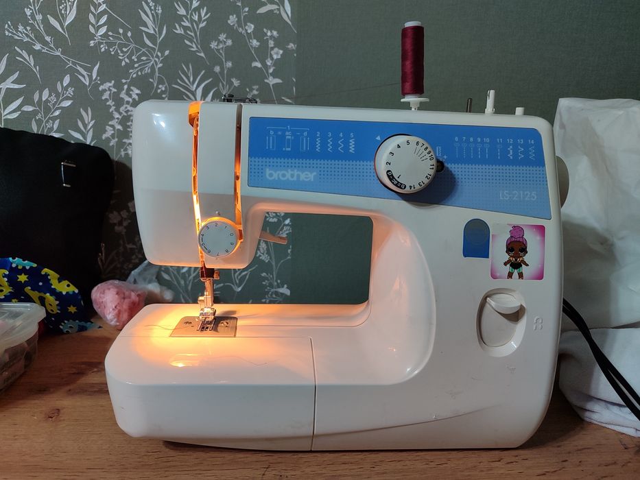 Бытовая швейная машина brother
