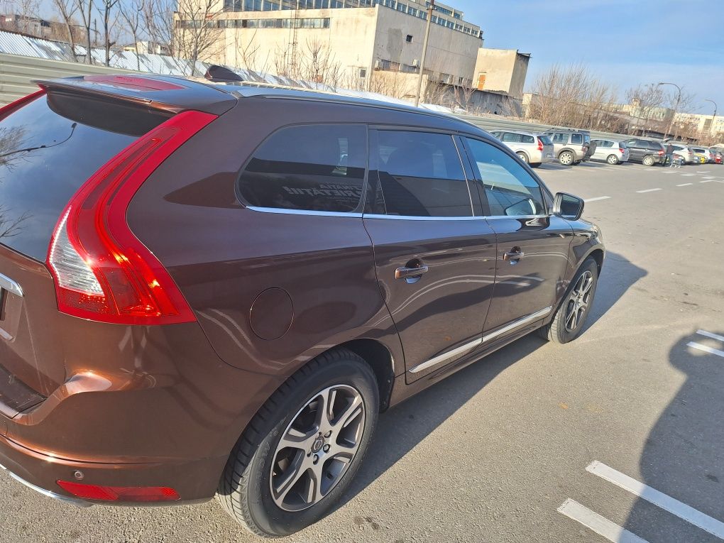 Vând Volvo XC60 2015