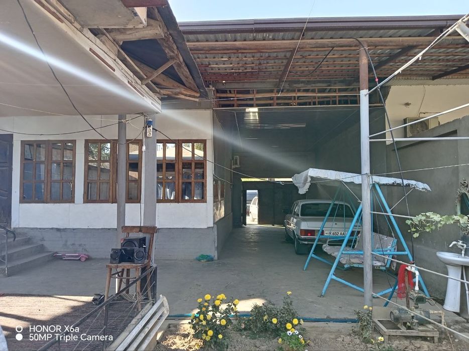 Kelesda srochna uy sotiladi