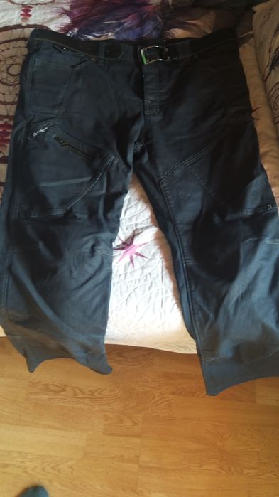 Pantaloni blugi moto impermeabili nr 50 protectii genunchi si solduri