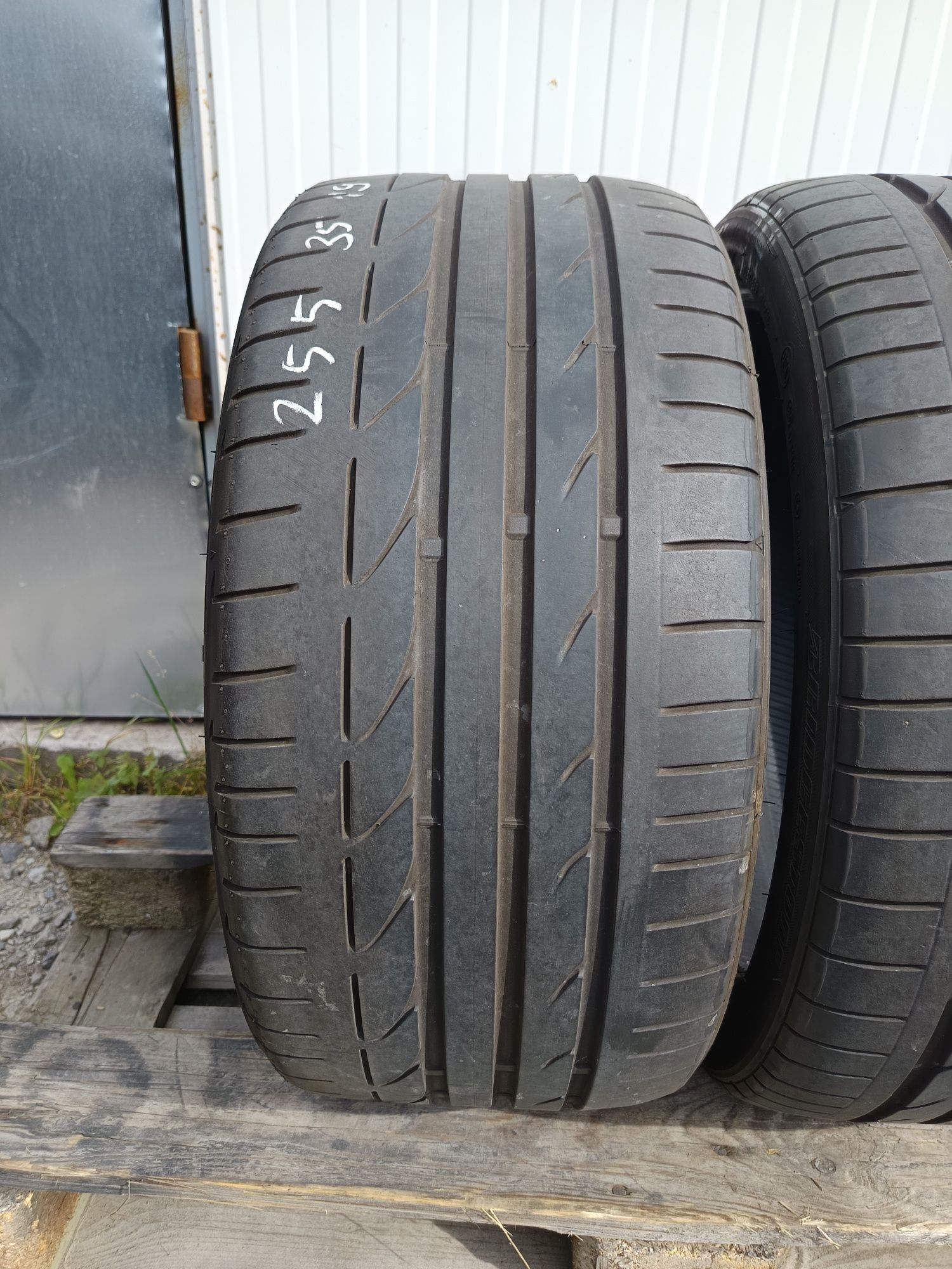 255 35 R 19 BRIDGESTONE Дот 0418