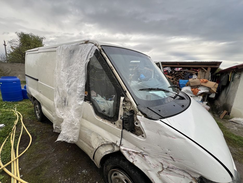 Ford Transit autoutilitara