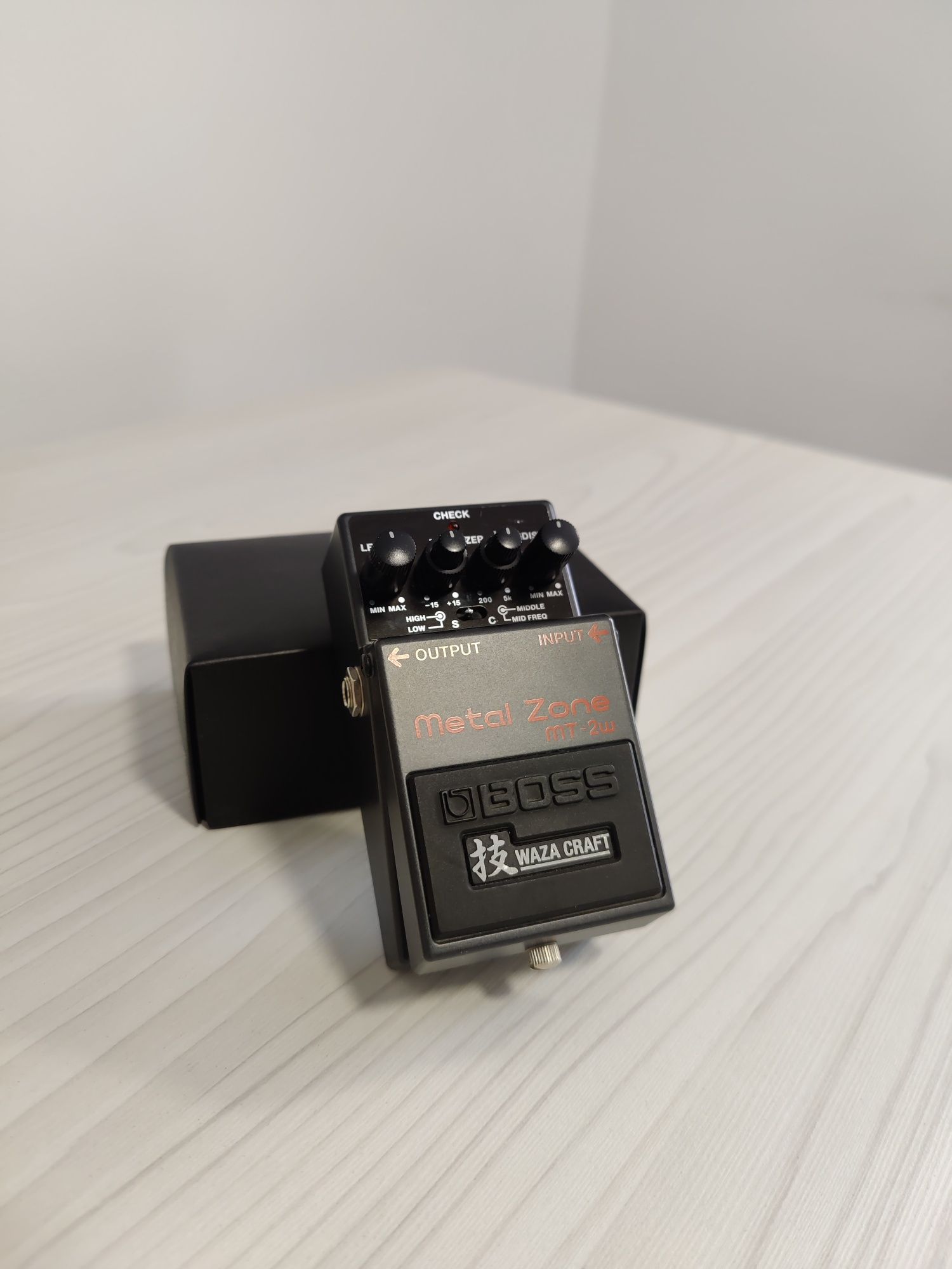 BOSS MT-2W Metal Zone + Adaptor Boss PSA