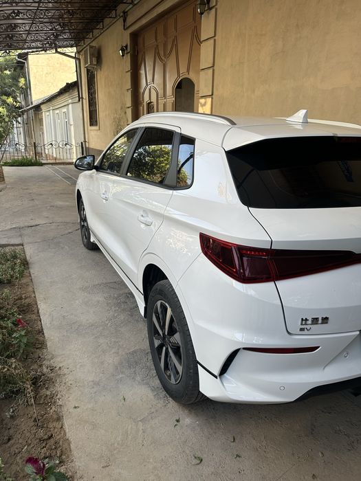 Byd e2 luxury 405 км