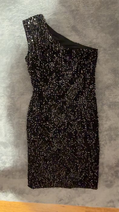 Пайетена рокля