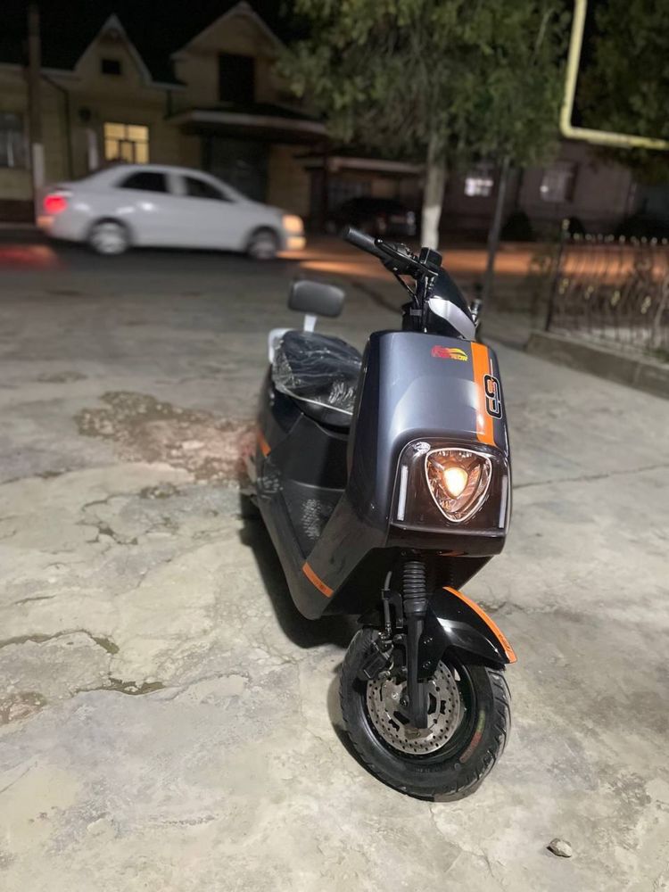 Elektro skuter e9