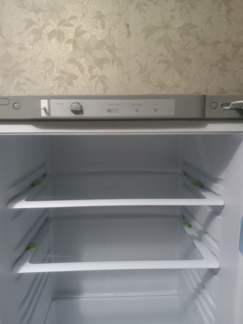 Холодильник и прихожую
