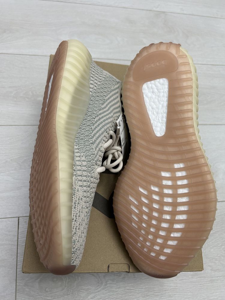 Vand adidasi YEEZY 350 V2, originali, noi la cutie