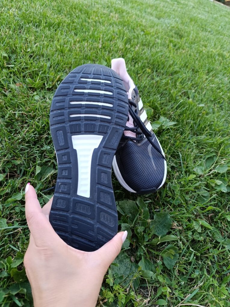 Маратонки Adidas 40 2/3 номер