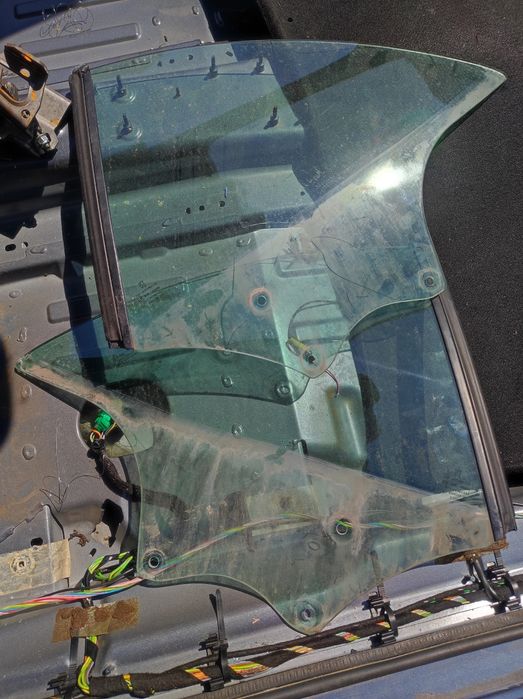 Ляво и дясно задно стъкло за Пежо-307CC(кабрио)