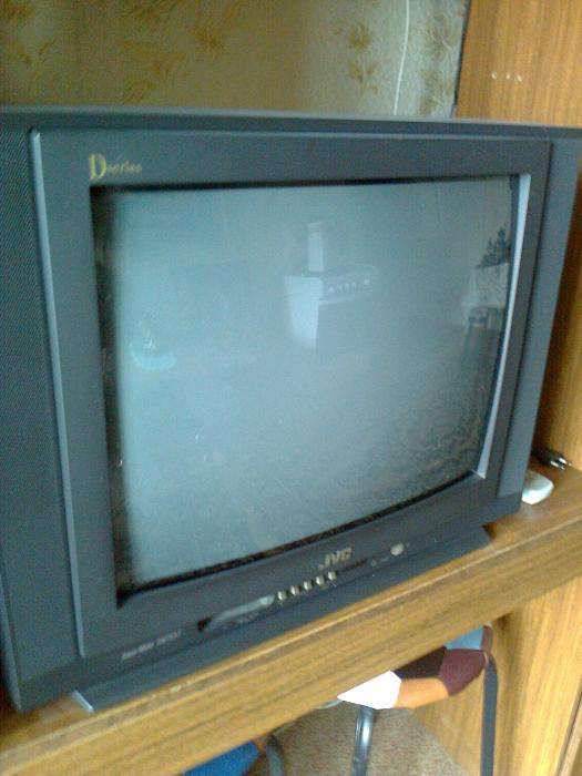 Хочу продать телевизор. Термос подарю.