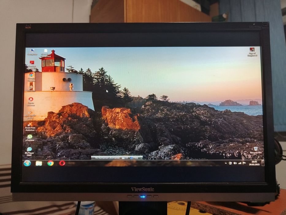 Vand monitoare lcd functionale de 19 si 24 inch