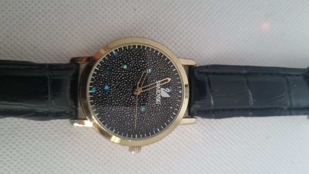 Часовник Swarovski