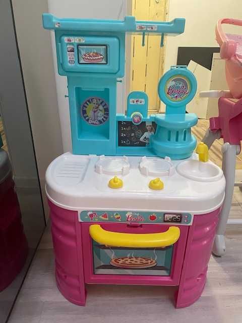 Детска кухня , тоалетка Barbie. запазенни .