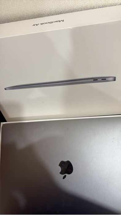 Продаю макбук 13, 2020 М1 чип