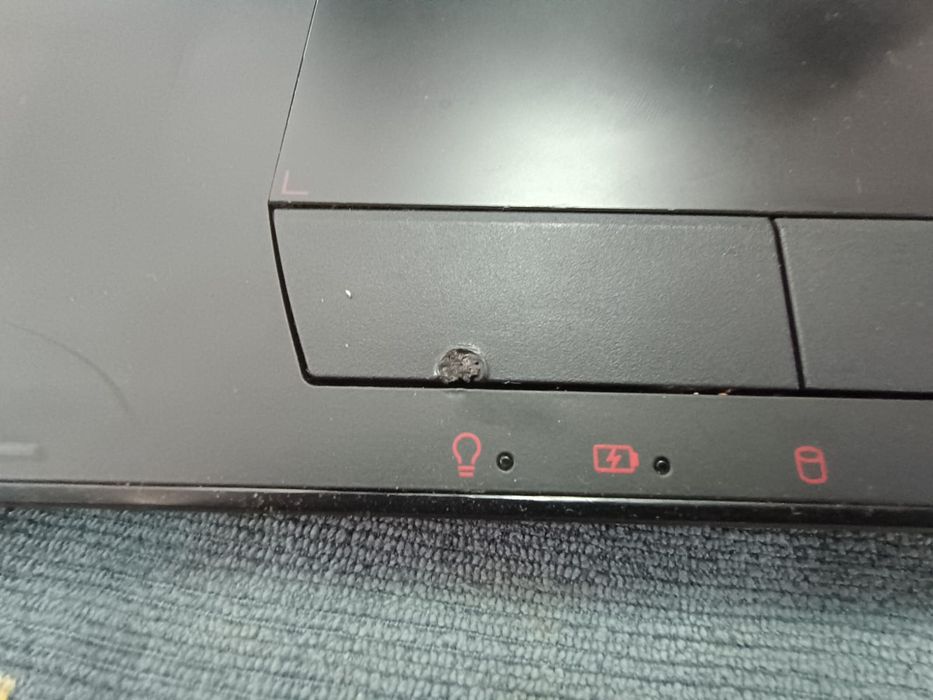 Vând/Schimb/ se vinde și pe piese/până acum este intreg laptop/ ASUS R