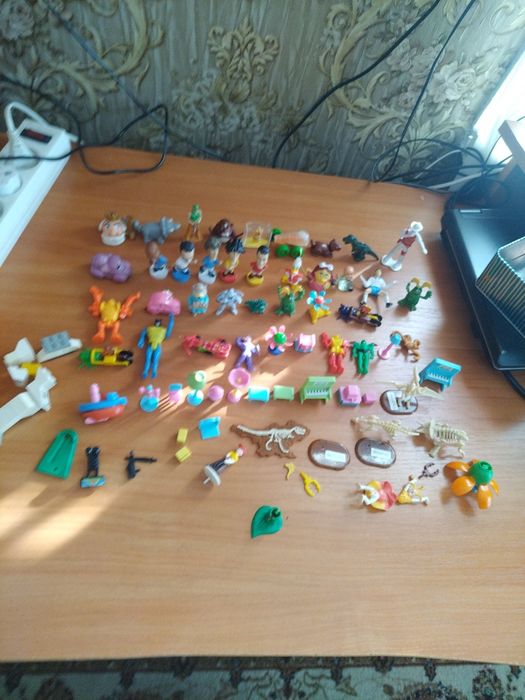 Продам игрушки от киндер сюрприза.