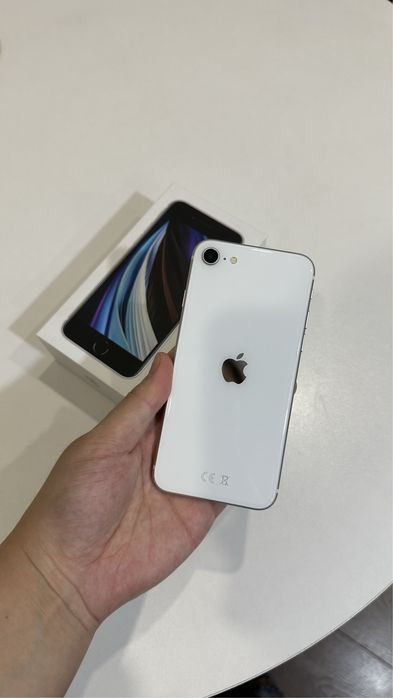 Айфон SE 64GB 2020