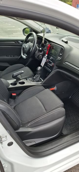 Vând firmă SRL cu autorizație taxi
Fără datorii cu actele la zi! 
Cu