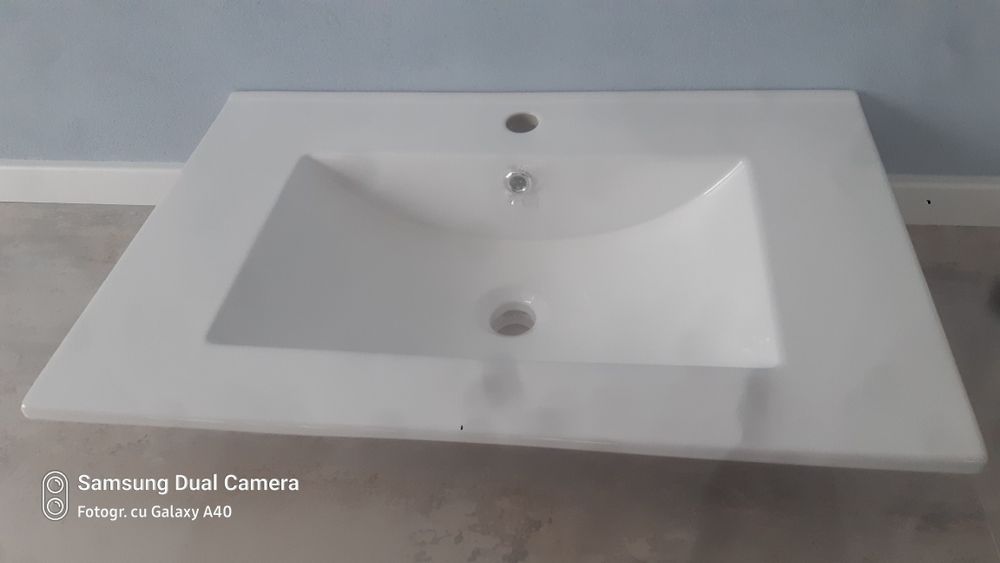 Chiuvetă baie pe mobilier 71 / 46 cm