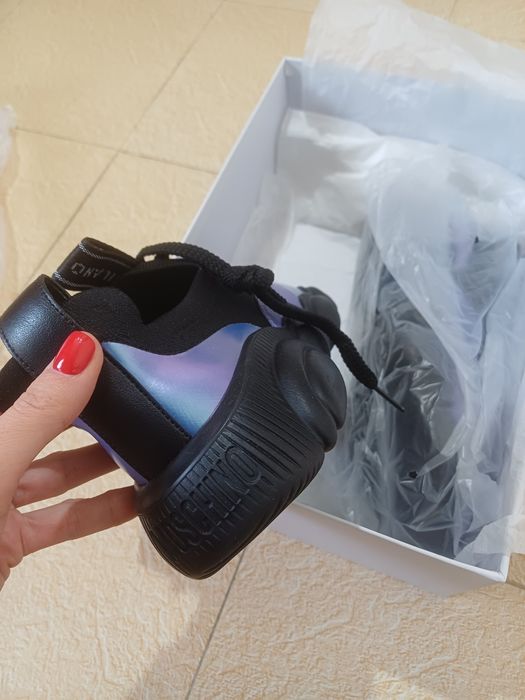 Сникърси Moschino