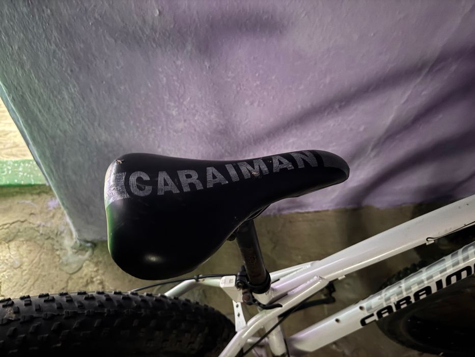 Vând bicicletă foarte puțin rulată