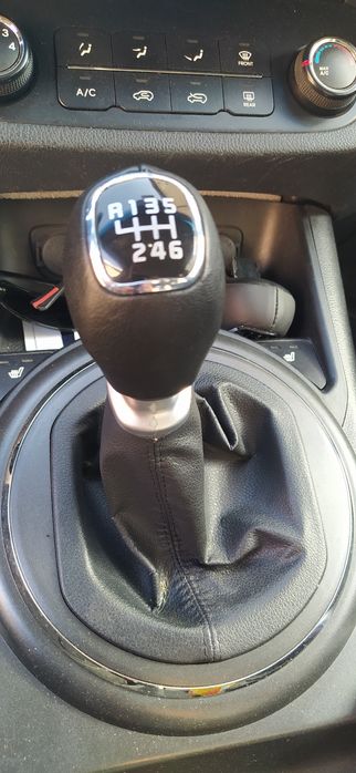 Продавам топка за скоростен лост за Кия kia