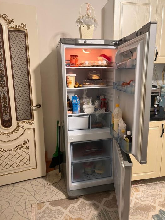 Холодильник в хорошем состояний