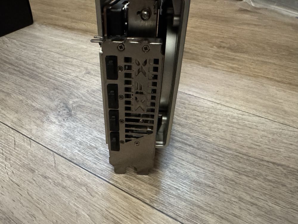 Продам видеокарту Radeon RX 6800TX