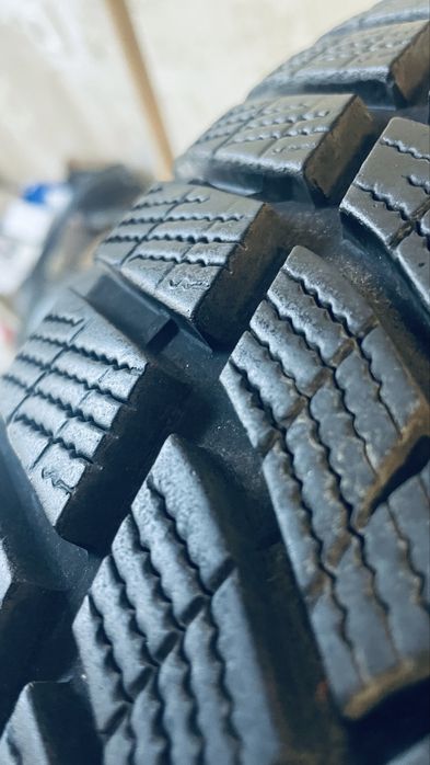 Гуми за Tesla model 3, 235 45 18