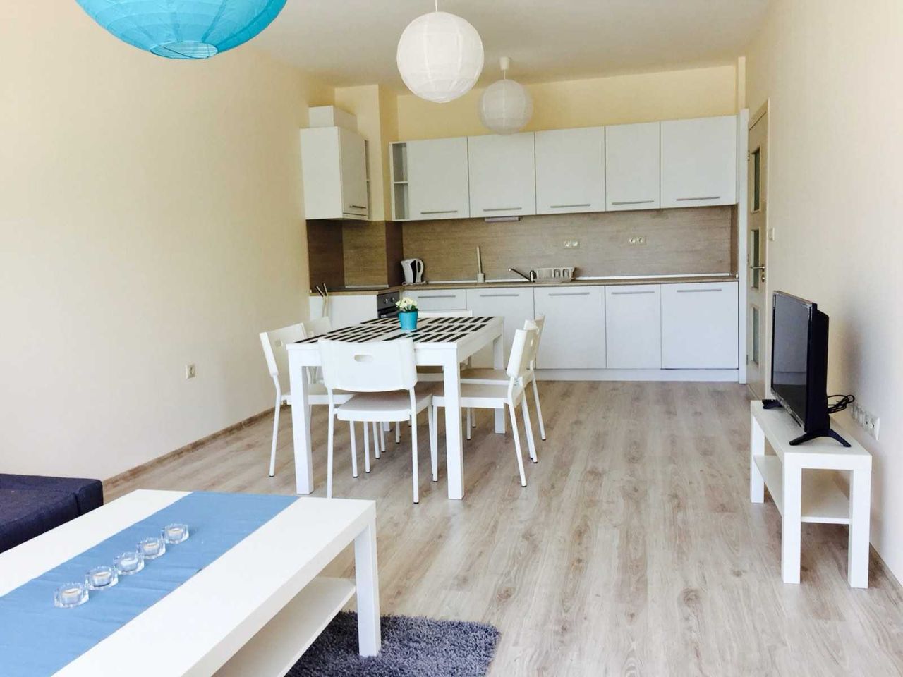 Дава се под наем Тристаен апартамент в Варна, Аспарухово - 80 кв.м за 700 € - Снимка #19