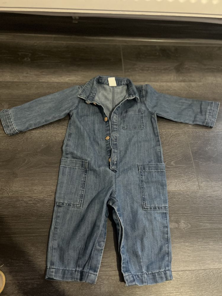 Бебешки гащеризон 6/9месеца H&M-20 лв
