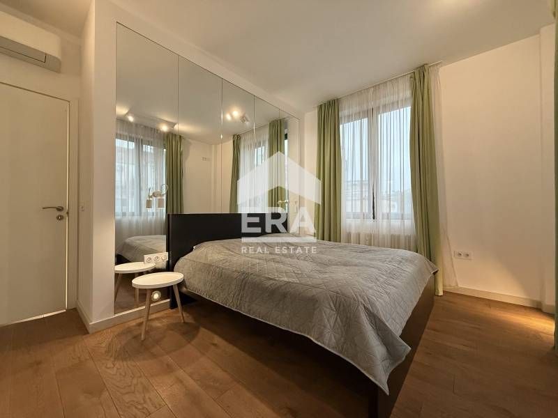 Елегантен тристаен апартамент на ул. 6-ти Септември - Жълтите павета