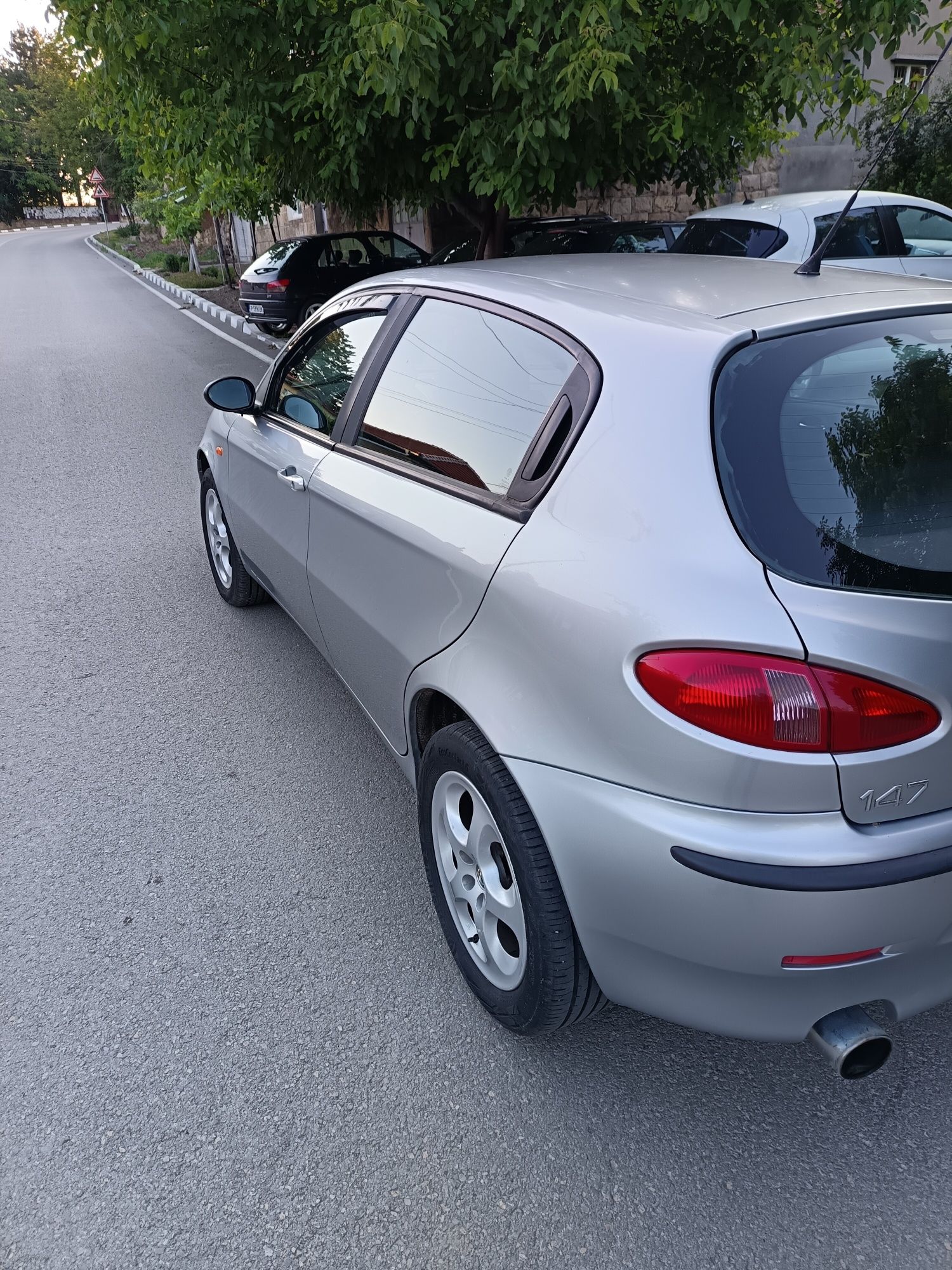 Автомобил Алфа Ромео 147