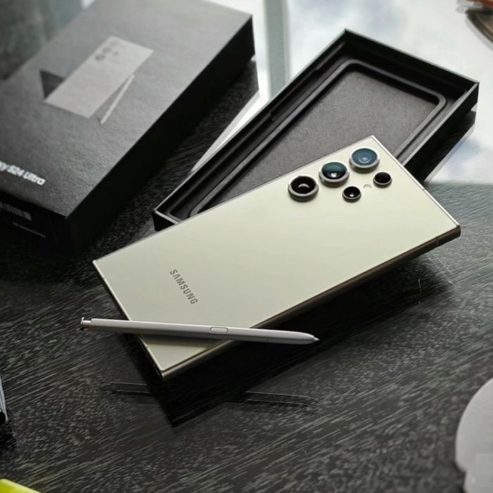 S24 ultra natural titan как новый