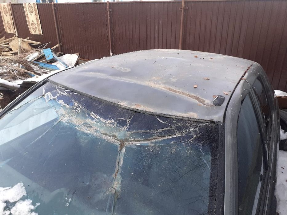Nissan sunny в аварийном состоянии