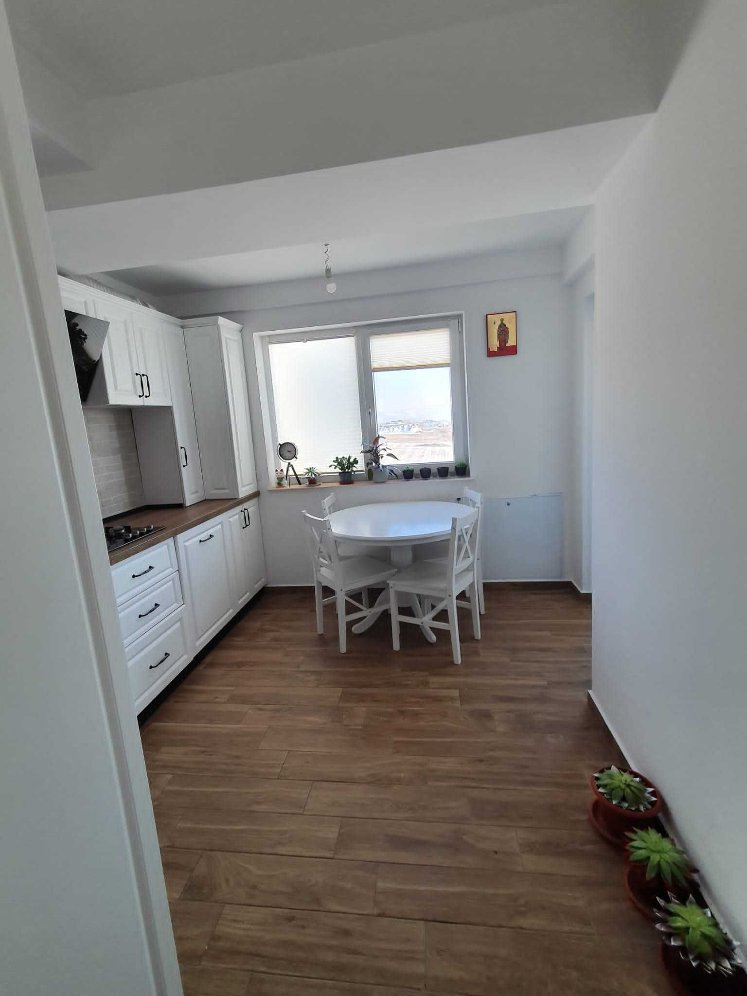 Apartament 3 camere decomandat Copou Complex Rasarit de soare