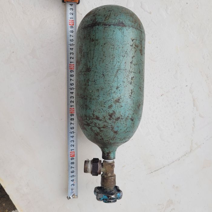 Стоманена бутилка газ.