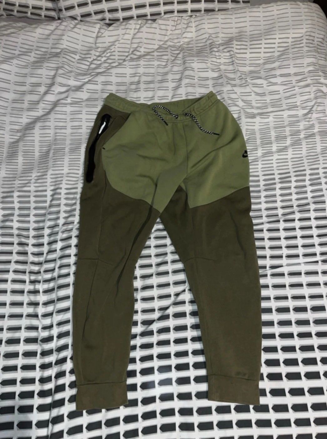 НАМАЛЕН !!!Оригинален екип Nike Tech Fleece