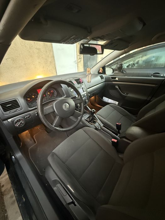 Volkswagen Golf 5 – 1.4 Benzină,