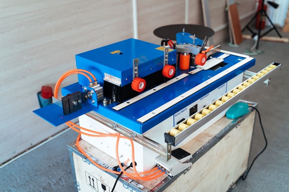 Кромкооблицовочный станок с поворотным клеевым узлом DM-107 PRO