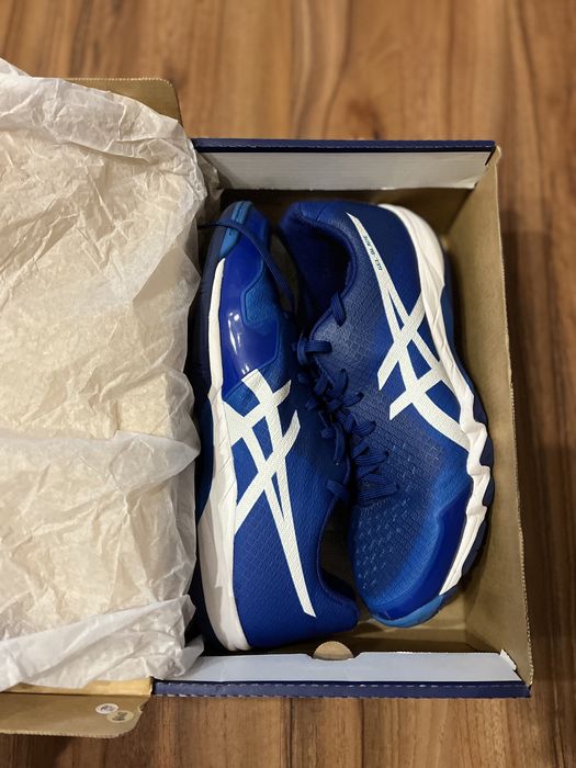 Асикс обувки за скуош и бадминтон (и други спортове на закрито)