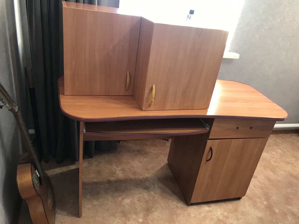 Продам стол компьютерный со шкафчиком